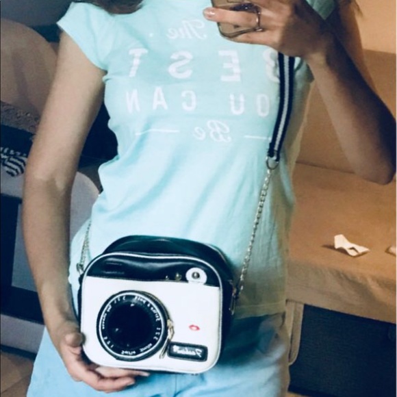 Say Cheese Camera Purse 📷 - Picture 3 of 6
